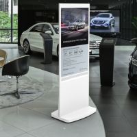 Freistehende digitale Stele im Tablet-Stil 55" weiß