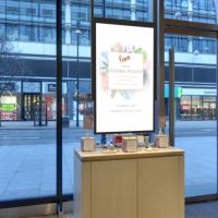 Doppelseitiges Fensterdisplay UHBD 49", Schwarz